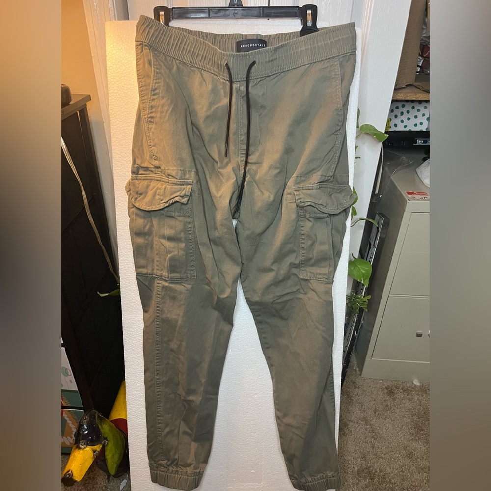 Aeropostale Twill Cargo joggers Pants. Size medium